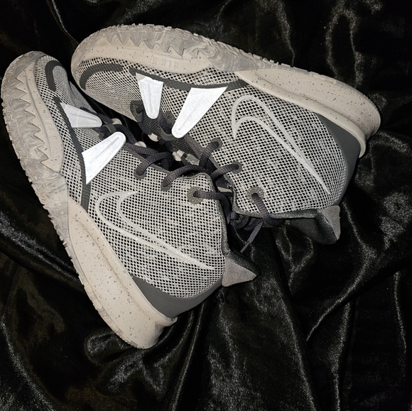 Nike™ Kyrie Irving 7 SE (GS) Basketball Shoes Sz 6Y Gray CHIP - Picture 8 of 10